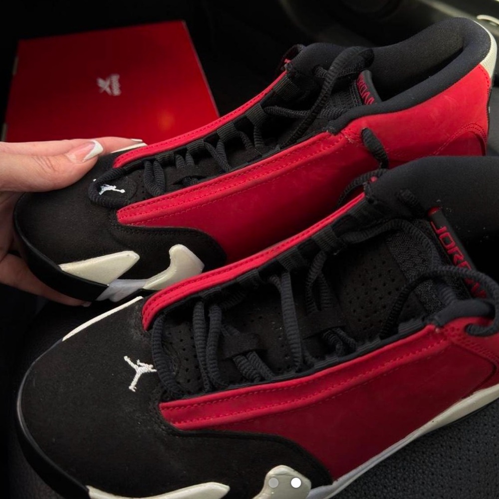 Jordan Men's Black and Red Sneakers